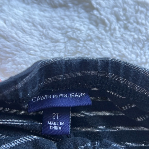 Calvin Klein Jeans 2T - Picture 3 of 4